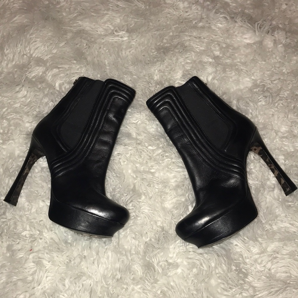 🔥Guess Gwabrielle booties 🔥🔥🔥🔥🔥🔥🔥